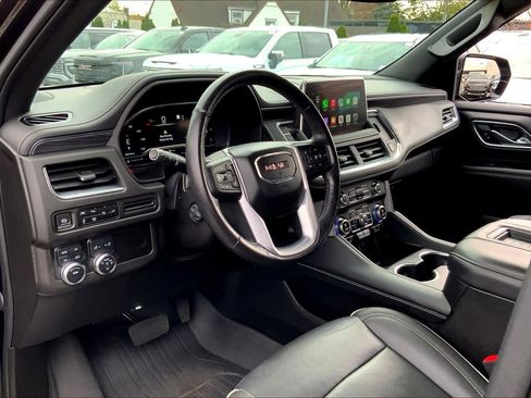 Used 2022 GMC Yukon SLT w/ SLT Luxury Package image 16