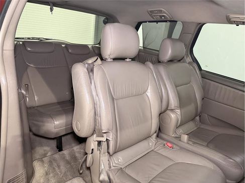 Used 2008 Toyota Sienna XLE image 28