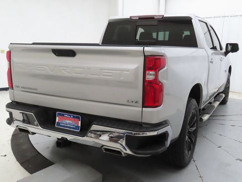 Used 2019 Chevrolet Silverado 1500 LTZ AWD/4WD image 3