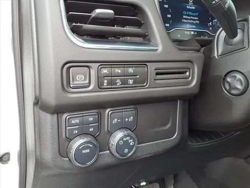 Used 2024 Chevrolet Tahoe Z71 w/ Luxury Package AWD/4WD image 7
