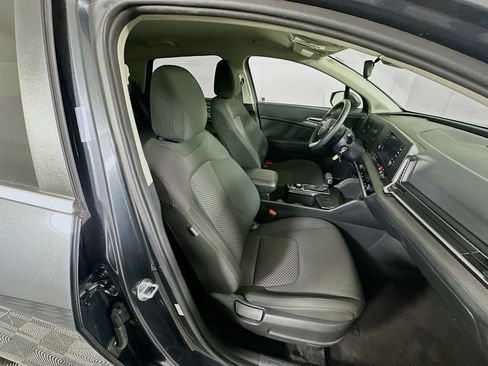 Used 2024 Kia Sportage LX image 29