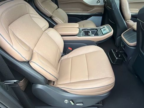 New 2026 Lincoln Navigator L Black Label AWD/4WD image 18