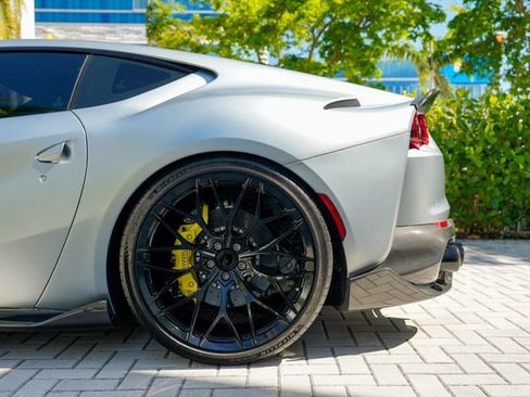 Used 2018 Ferrari 812 Superfast RWD image 15