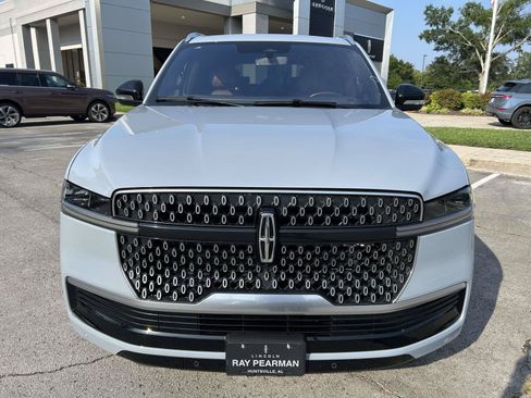Used 2025 Lincoln Navigator Reserve AWD/4WD image 12