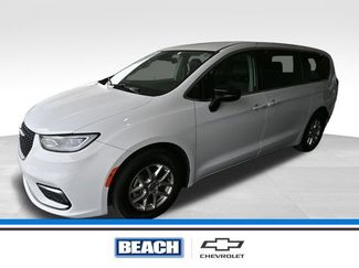 Used 2024 Chrysler Pacifica Touring-L video 1