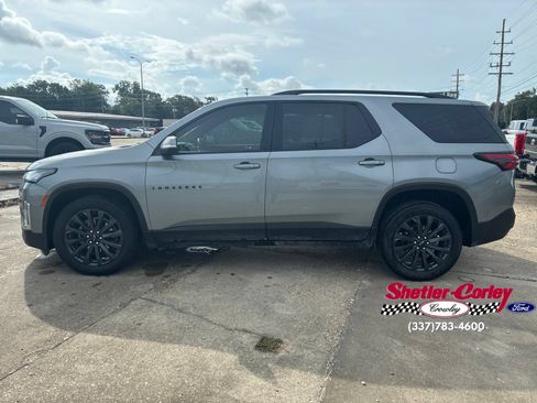 Used 2023 Chevrolet Traverse RS FWD image 3