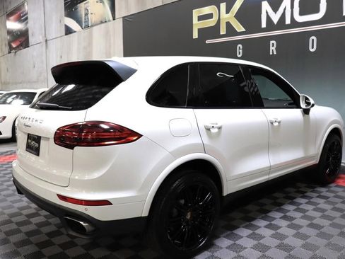 Used 2018 Porsche Cayenne Platinum Edition w/ Premium Package image 9