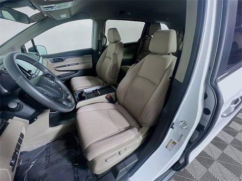 Used 2024 Honda Odyssey EX image 9