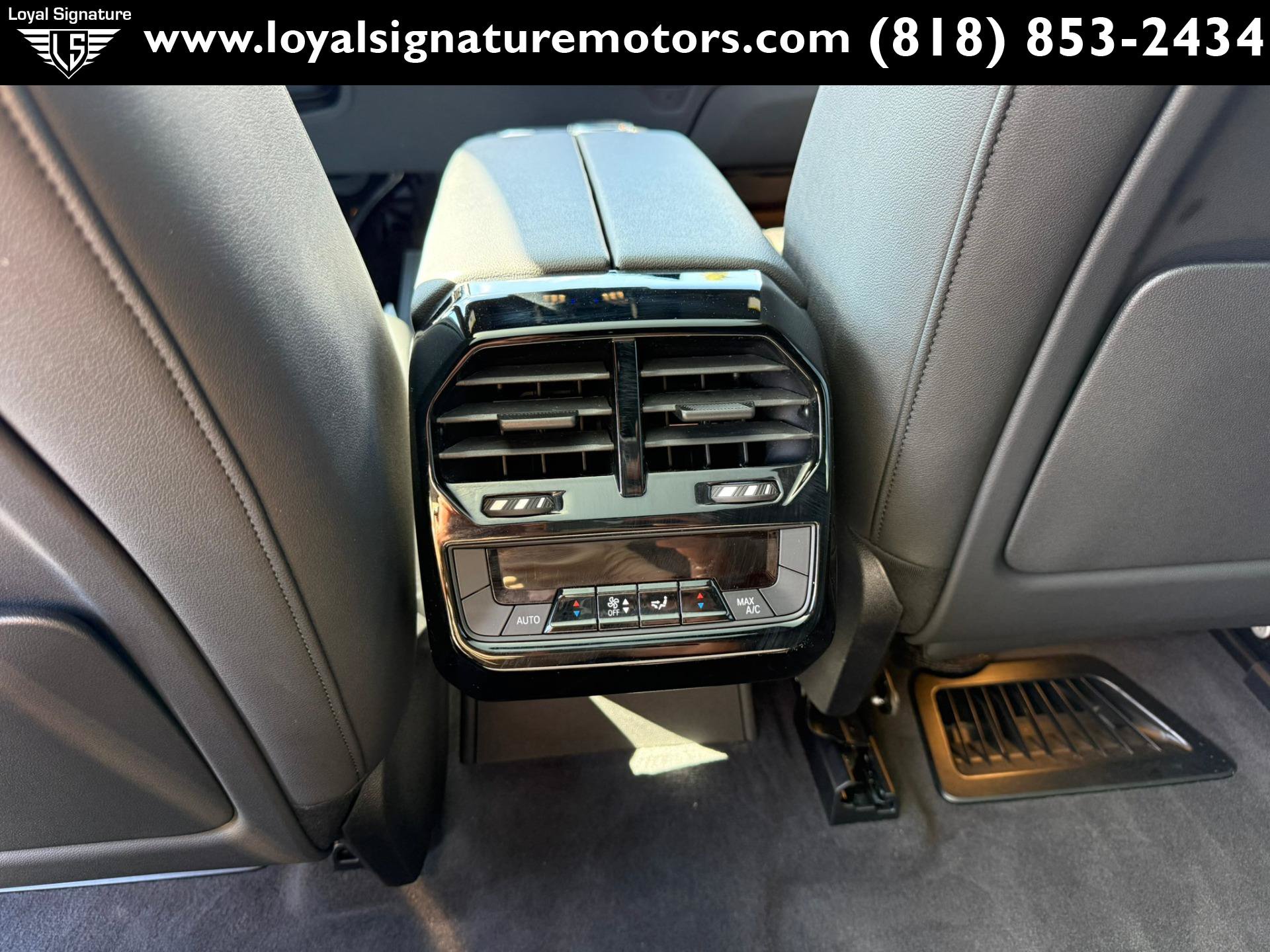 Used 2024 BMW iX xDrive50 w/ Sport Package AWD/4WD image 16
