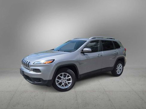 Used 2016 Jeep Cherokee Latitude w/ Cold Weather Group AWD/4WD image 1