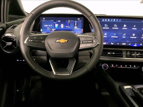 Used 2025 Chevrolet Equinox EV LT w/ Comfort Package AWD/4WD image 5