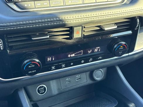 Used 2023 Nissan Rogue SV image 18