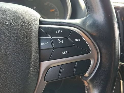 Used 2020 Jeep Grand Cherokee Laredo w/ 18" Wheel & 8.4" Radio Group AWD/4WD image 23