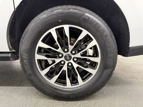 Used 2025 Ford Expedition Max Platinum AWD/4WD image 19