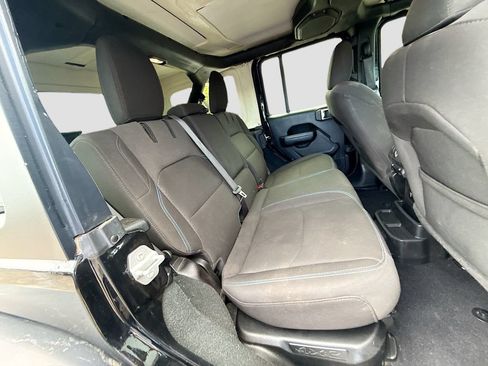 Used 2023 Jeep Wrangler Unlimited Rubicon 4xe AWD/4WD image 32