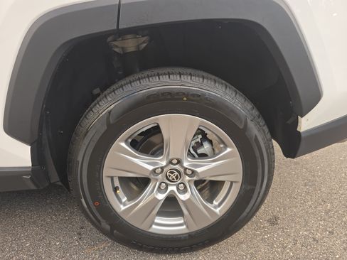Used 2024 Toyota RAV4 XLE AWD/4WD image 35