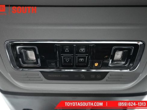 Used 2021 Lincoln Corsair Reserve w/ Elements Package AWD/4WD image 24