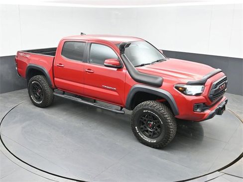 Used 2017 Toyota Tacoma TRD Off-Road w/ Tow Package (A/T) image 1