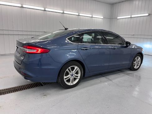 Used 2018 Ford Fusion SE w/ Fusion SE Technology Package FWD image 3