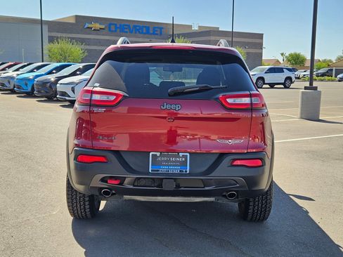 Used 2017 Jeep Cherokee Trailhawk w/ Cold Weather Group AWD/4WD image 4
