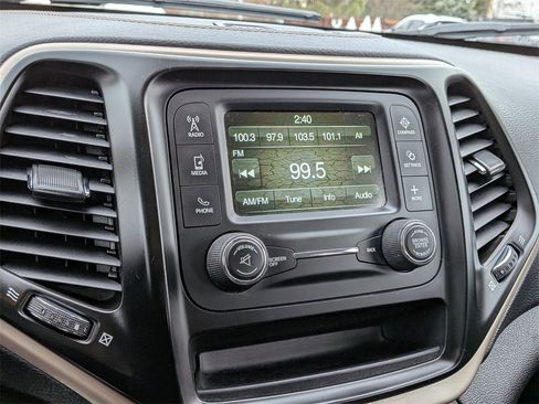 Used 2017 Jeep Cherokee Sport image 13