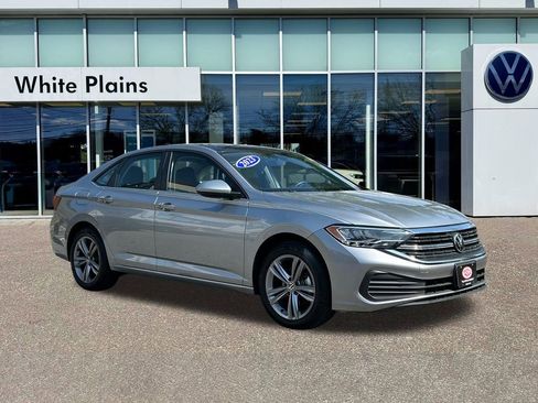 Used 2023 Volkswagen Jetta SE w/ Panoramic Sunroof Package FWD image 1
