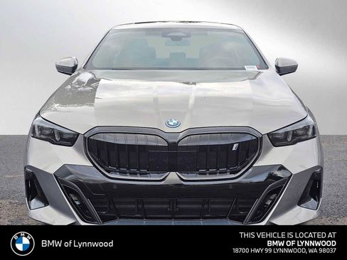 New 2026 BMW i5 eDrive40 w/ M Sport Package AWD/4WD image 8