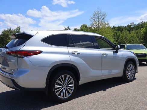 Used 2021 Toyota Highlander Platinum AWD/4WD image 9