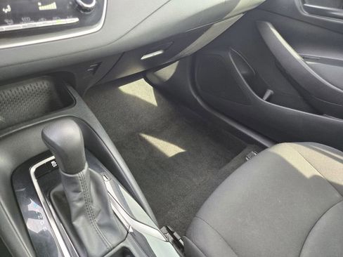 Used 2022 Toyota Corolla LE image 12