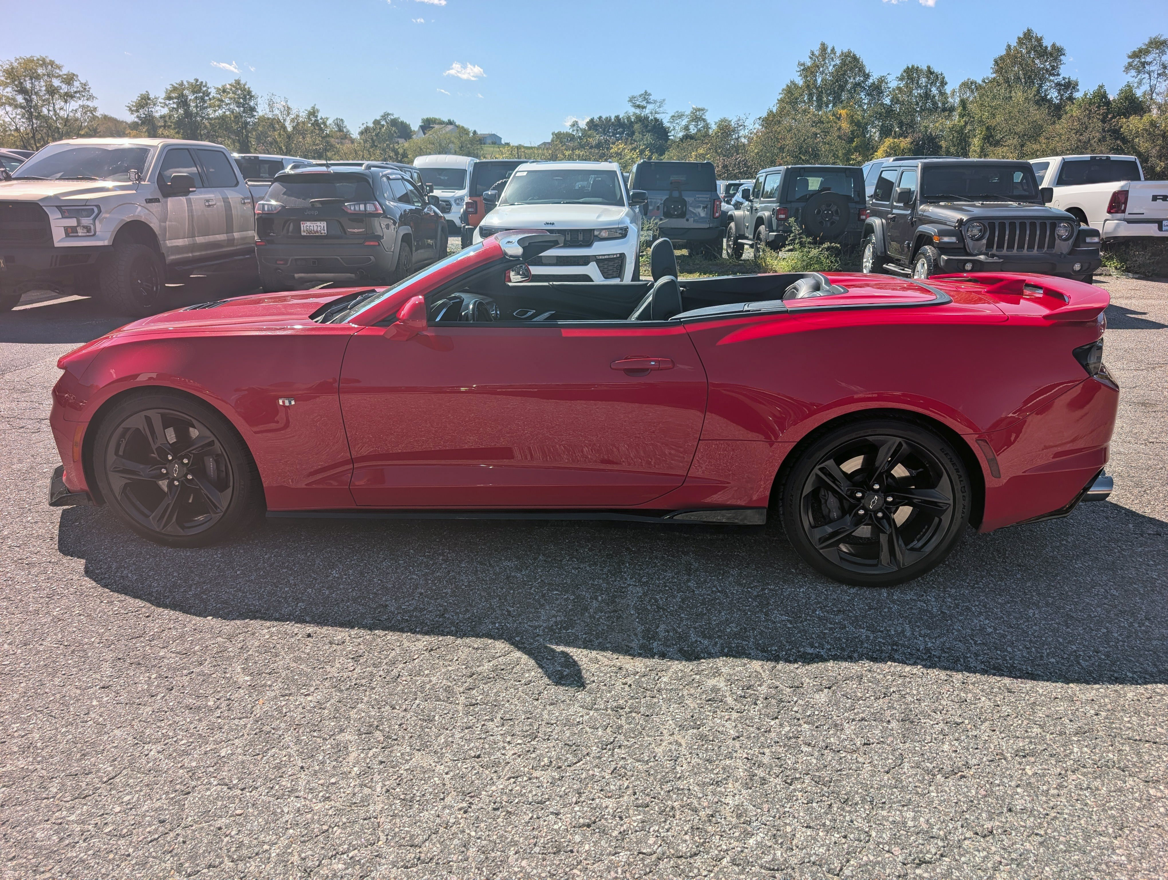 Used 2020 Chevrolet Camaro SS RWD image 2