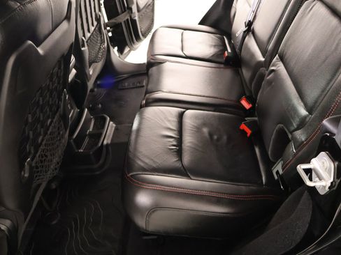 Used 2018 Jeep Wrangler Unlimited Rubicon AWD/4WD image 11