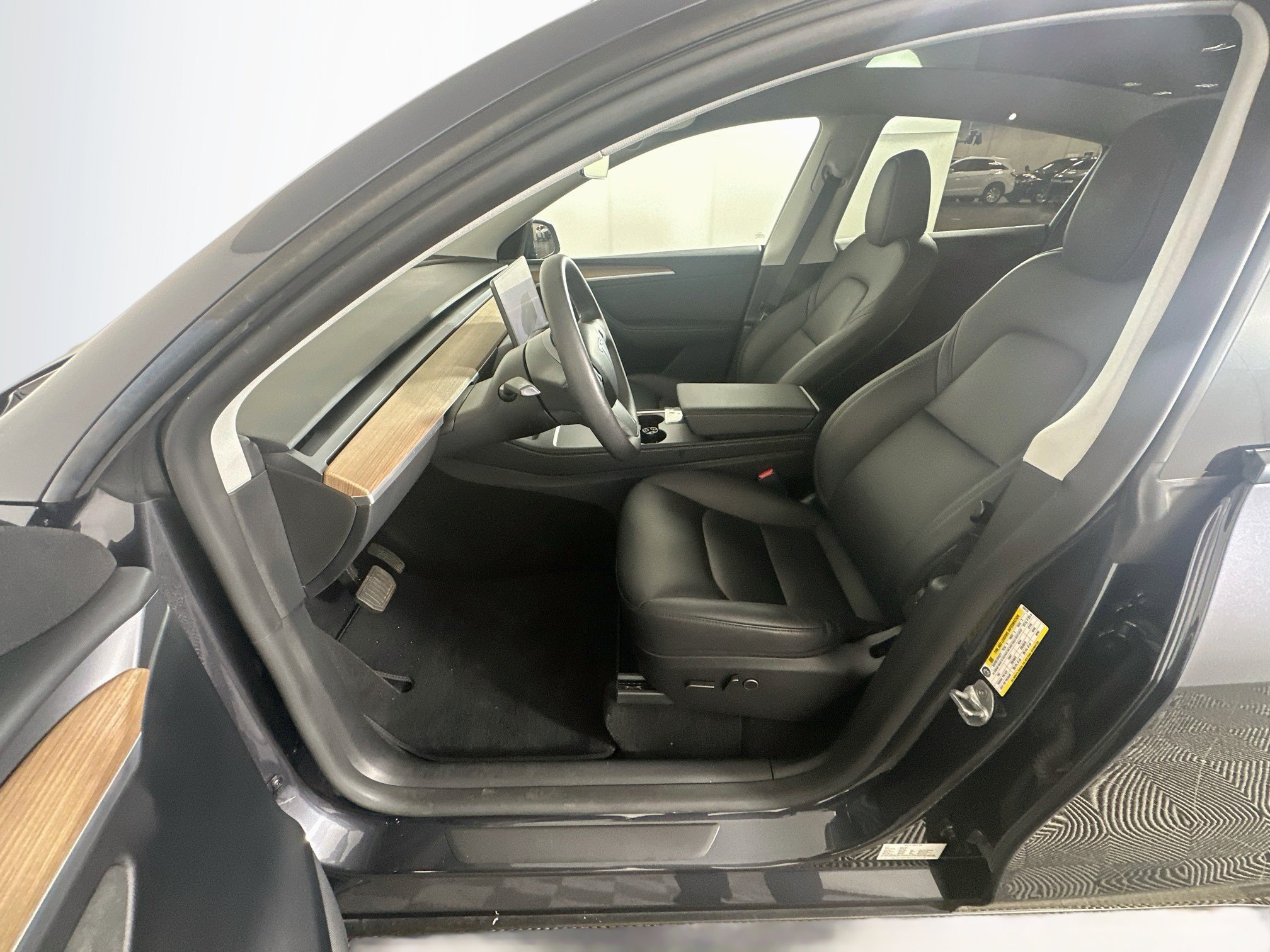 Used 2024 Tesla Model Y Long Range AWD/4WD image 13