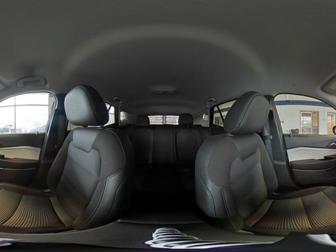 Used 2025 Chevrolet Trax LT image 43