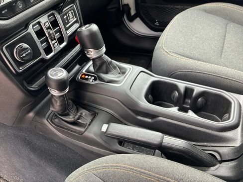 Used 2024 Jeep Wrangler Unlimited Sport AWD/4WD image 15