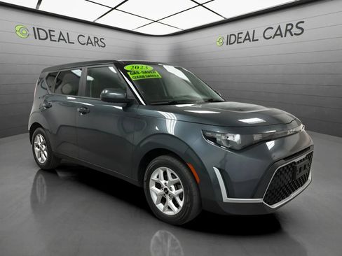 Used 2023 Kia Soul LX w/ LX Technology Package FWD image 3