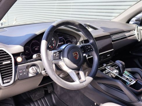 Certified 2023 Porsche Cayenne Platinum Edition AWD/4WD image 4