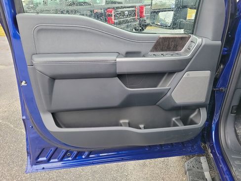 New 2026 Ford F250 Lariat w/ Black Appearance Package image 5