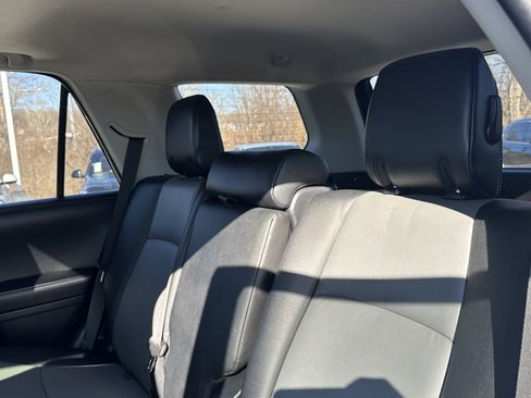 Used 2017 Toyota 4Runner SR5 Premium image 32