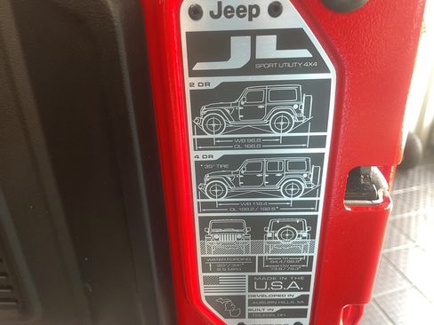 Used 2025 Jeep Wrangler Unlimited Sahara AWD/4WD image 7