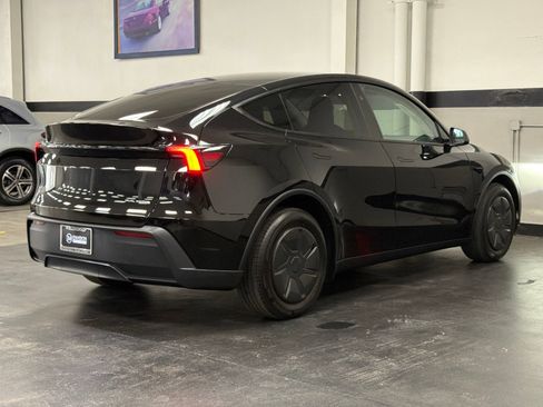 Used 2026 Tesla Model Y AWD image 12