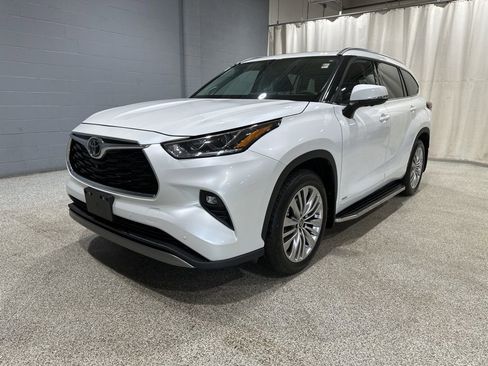 Certified 2025 Toyota Highlander Platinum image 4