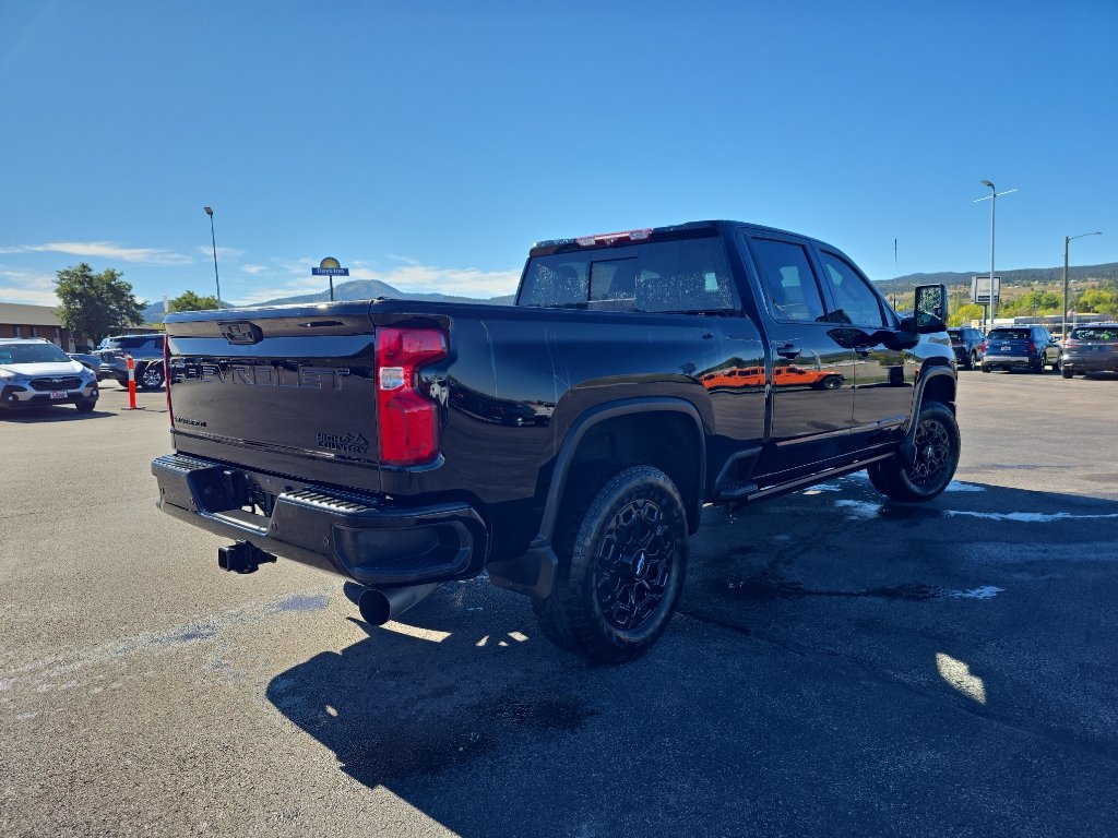Used 2024 Chevrolet Silverado 3500 High Country w/ High Country Premium Package AWD/4WD image 3