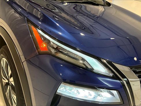 Used 2023 Nissan Rogue SV image 31