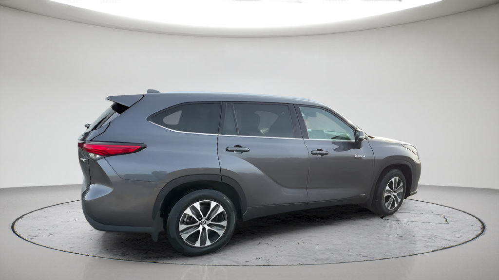 Certified 2020 Toyota Highlander XLE AWD/4WD image 6