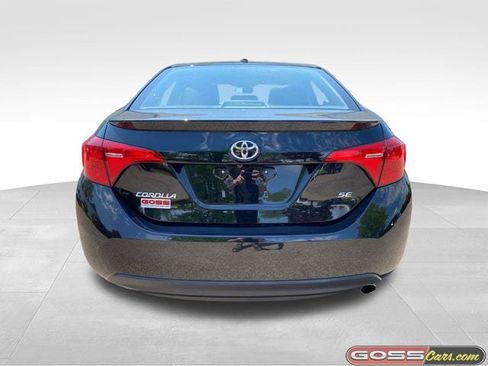 Used 2017 Toyota Corolla SE w/ SE Premium Package FWD image 4
