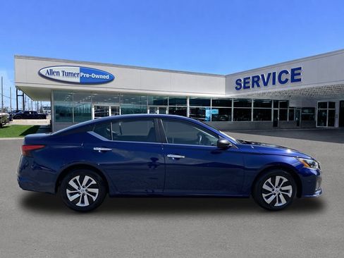 Used 2024 Nissan Altima 2.5 S FWD image 8