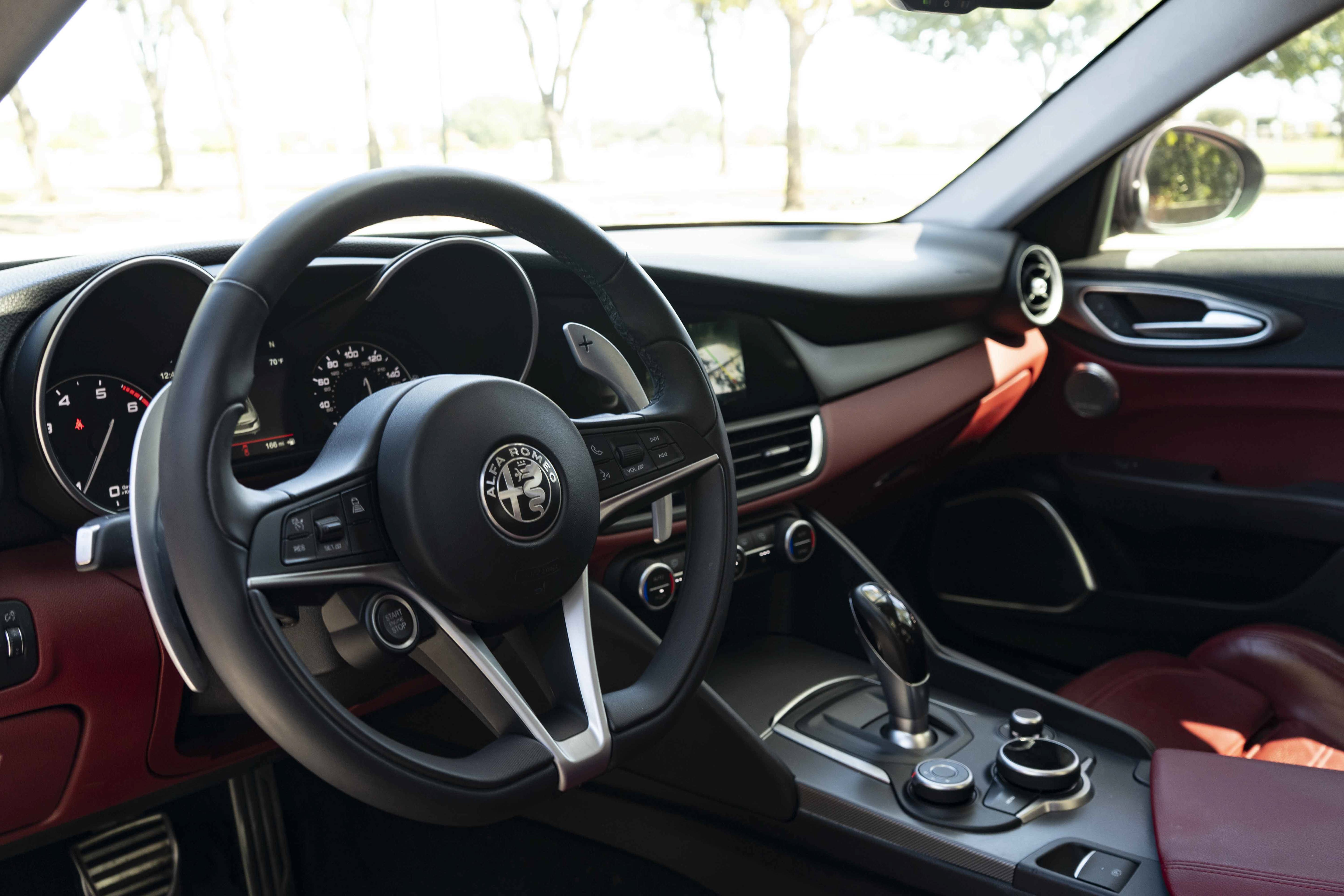 Used 2019 Alfa Romeo Giulia Ti Sport w/ Quick Order Package 22U Sport RWD image 17