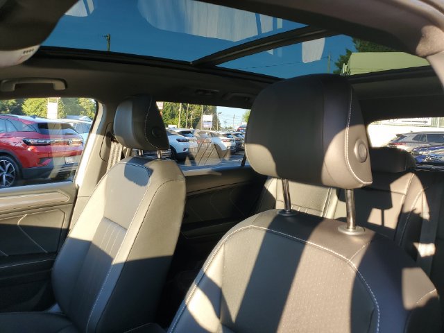 Certified 2023 Volkswagen Tiguan SE R-Line FWD image 22