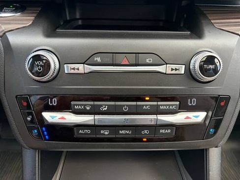 Used 2020 Ford Explorer Limited AWD/4WD image 21