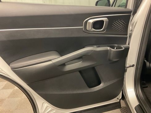 Used 2021 Kia Sorento S FWD image 31